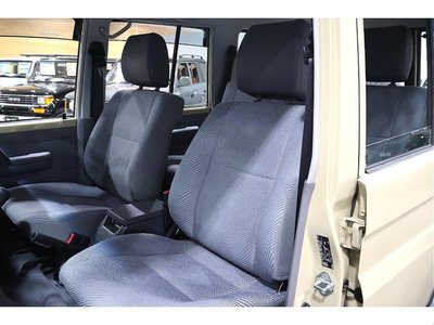 TOYOTA LAND CRUISER 70 - 5