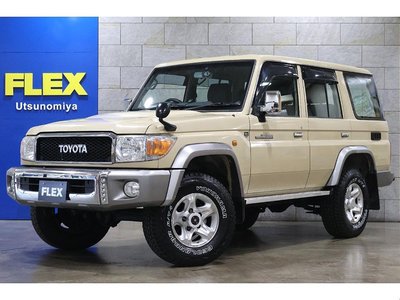 TOYOTA LAND CRUISER 70 - 1