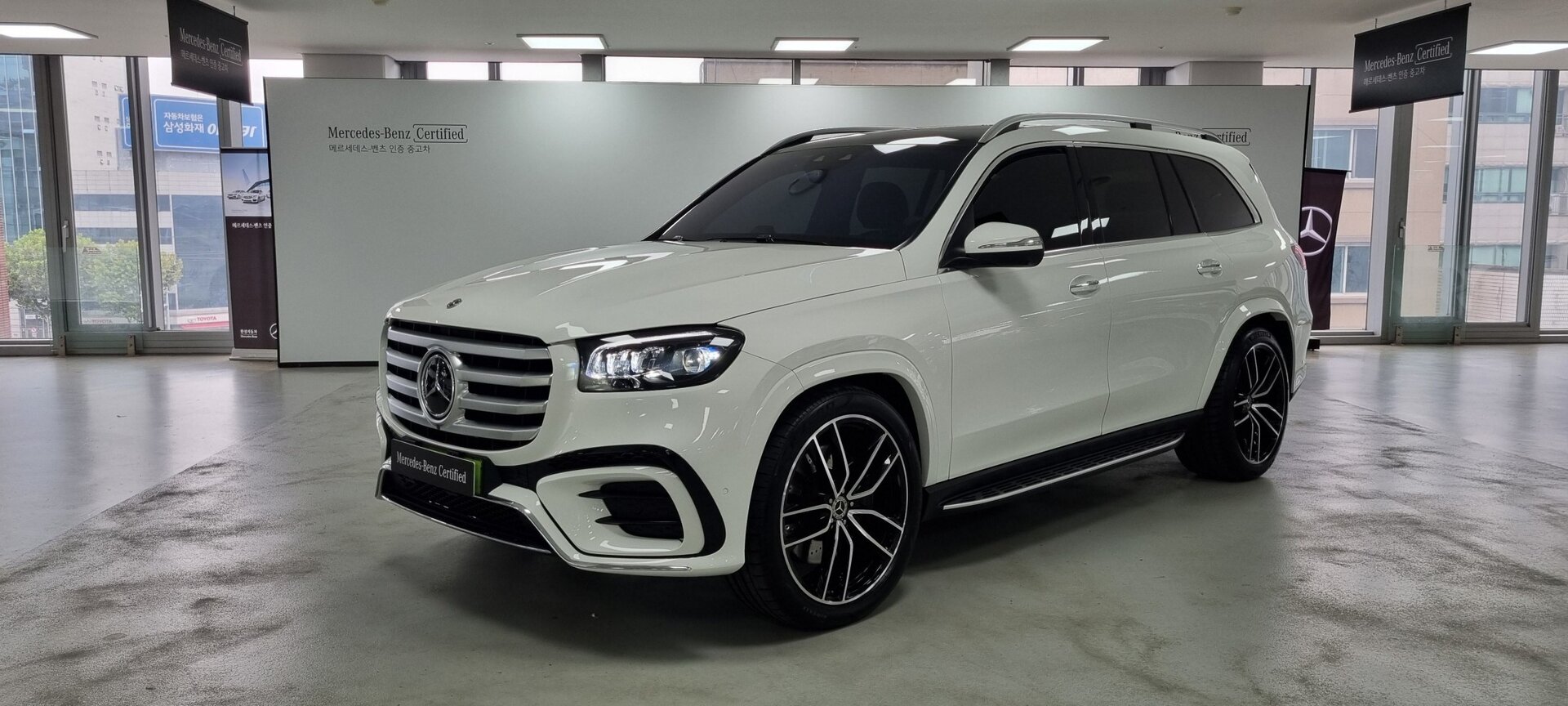 MERCEDES-BENZ GLS - View 1