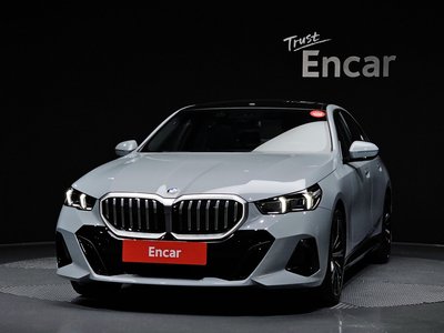 2026 BMW 5 SERIES 照片 2