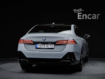2026 BMW 5 SERIES 照片 3