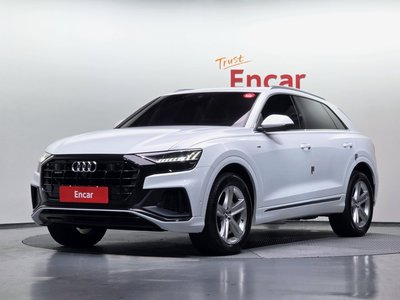 AUDI Q8 - 1