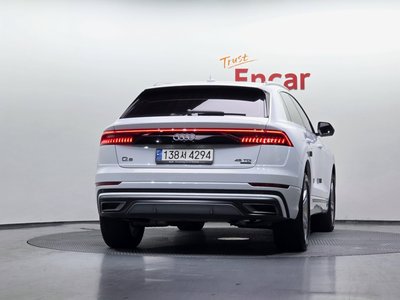 AUDI Q8 - 4