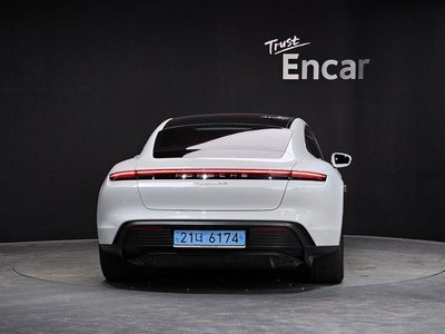 PORSCHE TAYCAN - 3