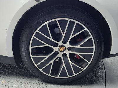 PORSCHE TAYCAN - 8