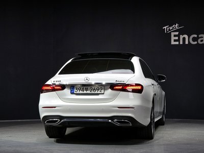 MERCEDES-BENZ E-CLASS - 3
