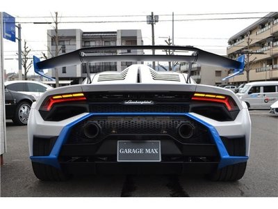 LAMBORGHINI HURACAN - 2