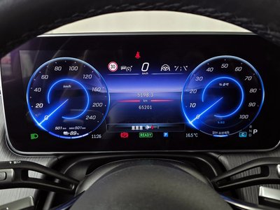 MERCEDES-BENZ EQS - 8