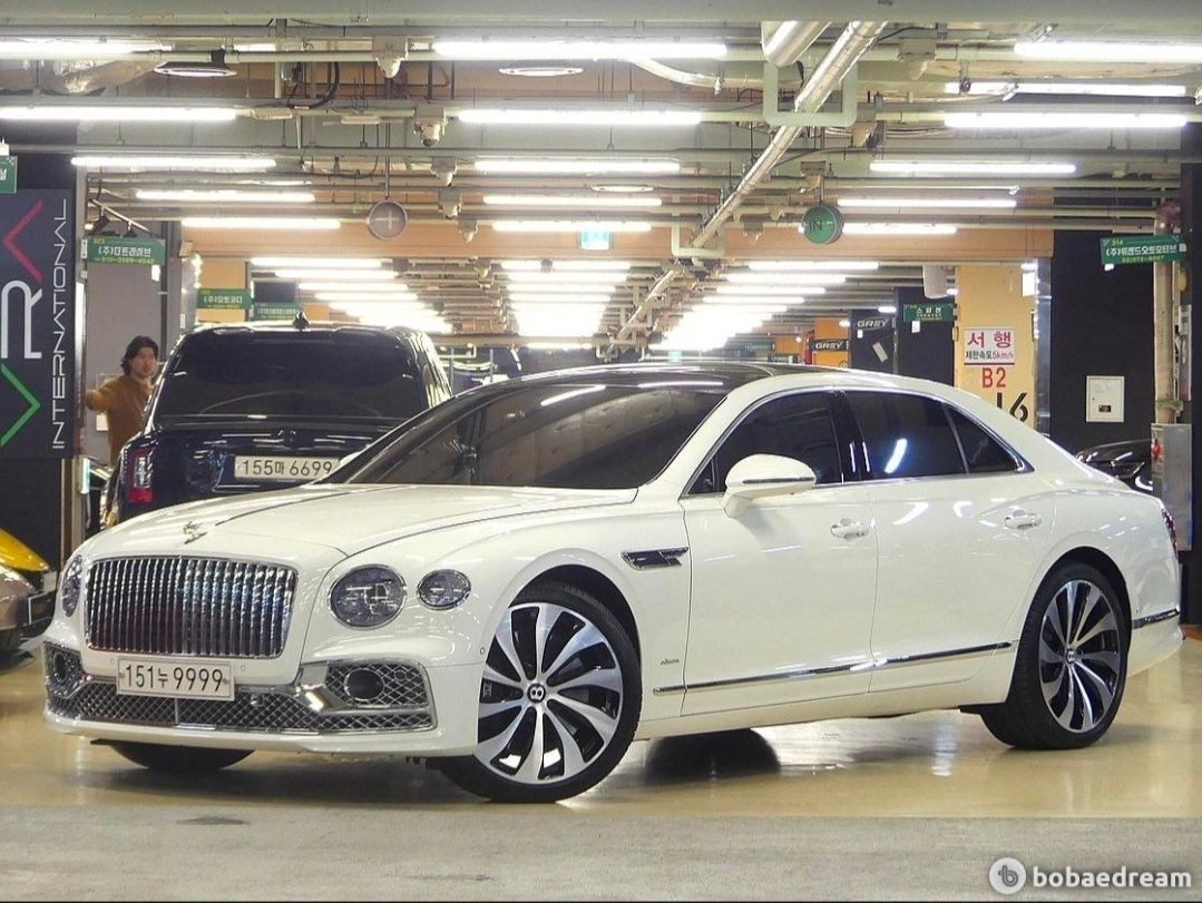 BENTLEY FLYING SPUR - View 1