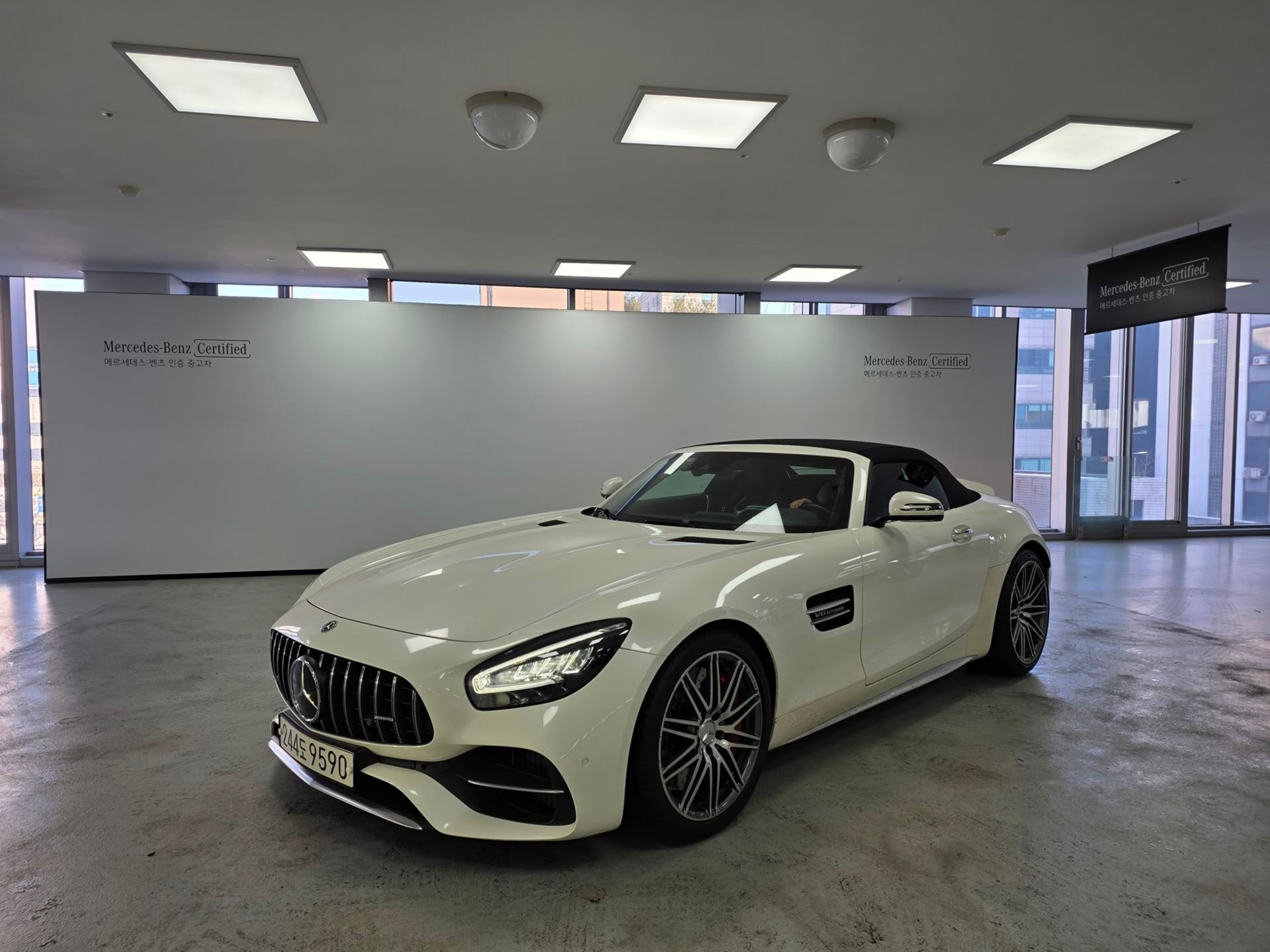 MERCEDES-BENZ GT AMG - View 1