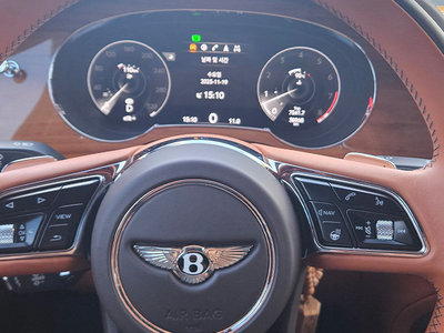 BENTLEY BENTAYGA - 6