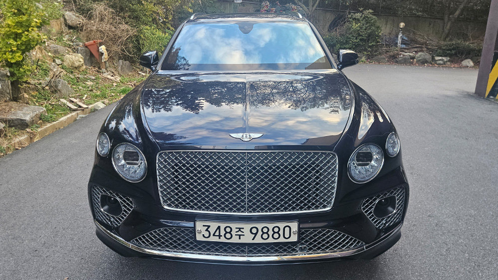 BENTLEY BENTAYGA - View 1