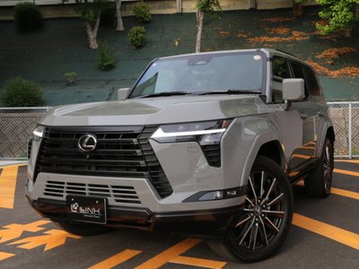 2025 Lexus GX photo 1