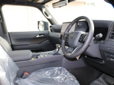 2025 Lexus GX — миниатюра 11