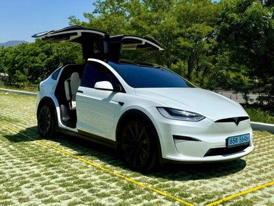 TESLA MODEL X - 3