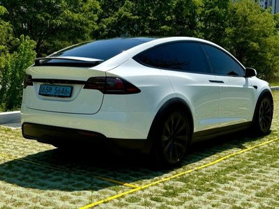 TESLA MODEL X - 4