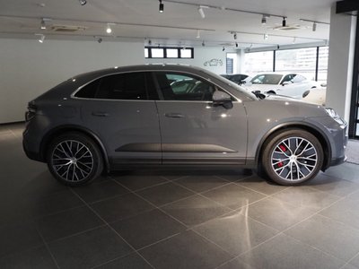 PORSCHE MACAN - 8