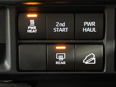 صورة مصغرة 43 لـ 2025 Toyota LAND CRUISER 70