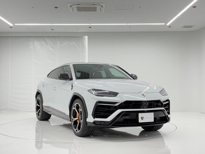 LAMBORGHINI URUS - 1