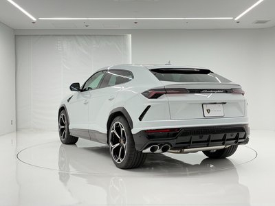 LAMBORGHINI URUS - 9