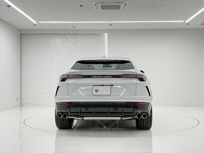 LAMBORGHINI URUS - 10