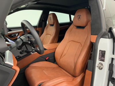 LAMBORGHINI URUS - 5