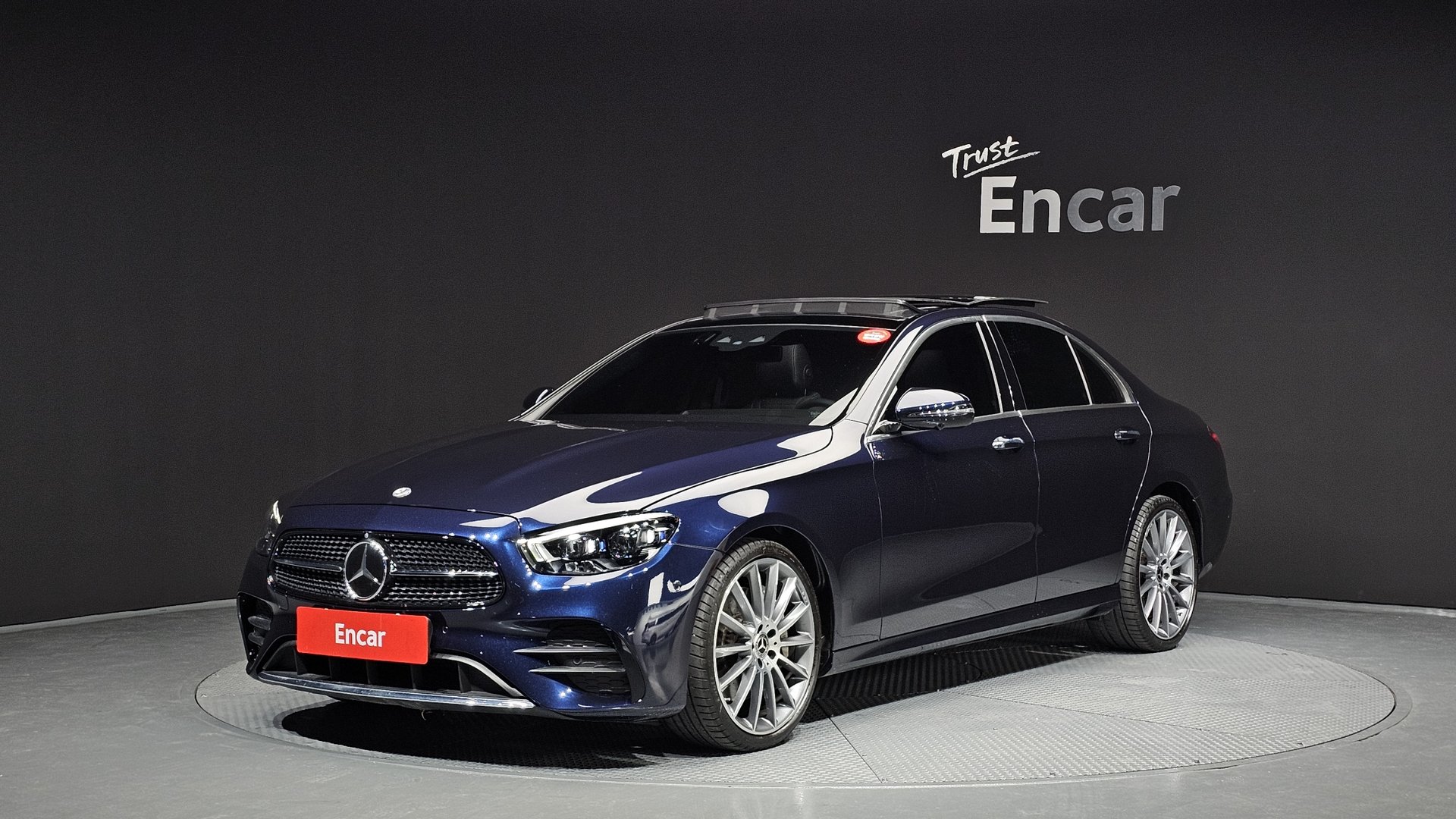 MERCEDES-BENZ E-CLASS - View 1