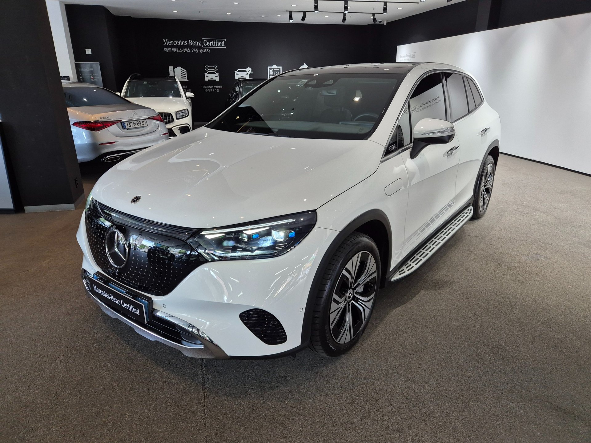 MERCEDES-BENZ EQE SUV - View 1