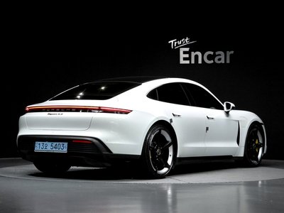 PORSCHE TAYCAN - 3