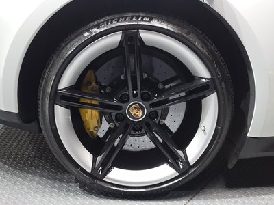 PORSCHE TAYCAN - 6
