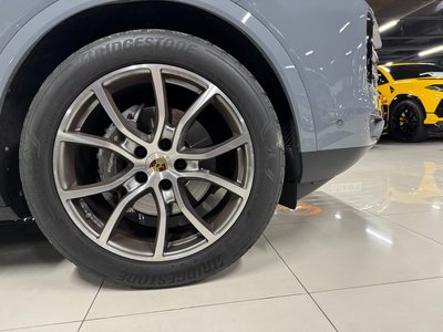2023 Porsche CAYENNE thumbnail 17