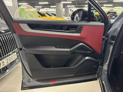 صورة 9 لـ 2023 Porsche CAYENNE