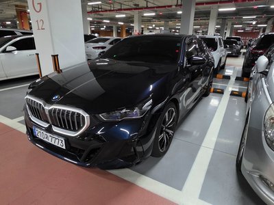 2025 BMW 5 SERIES 照片 1