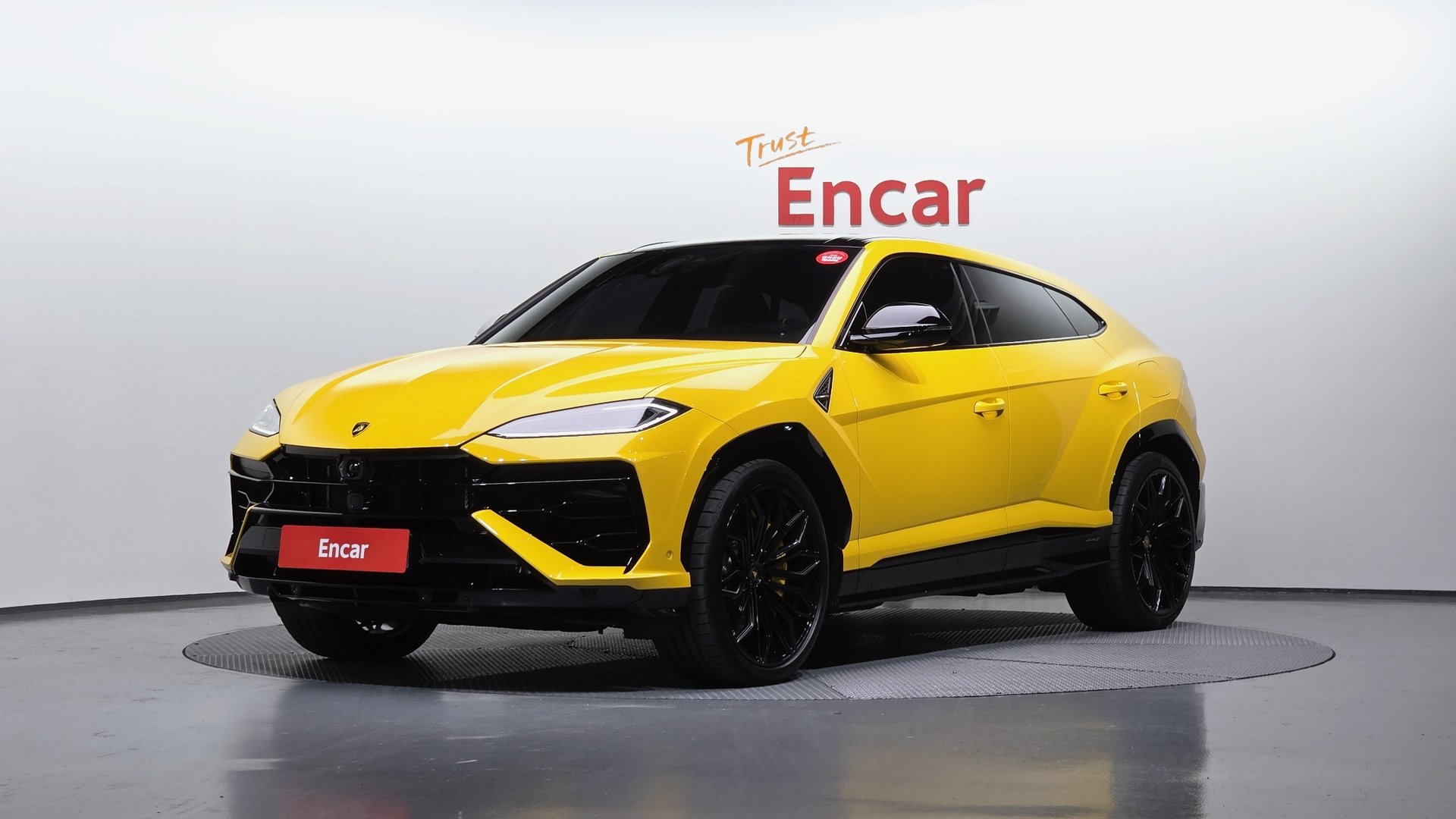 LAMBORGHINI URUS - View 1