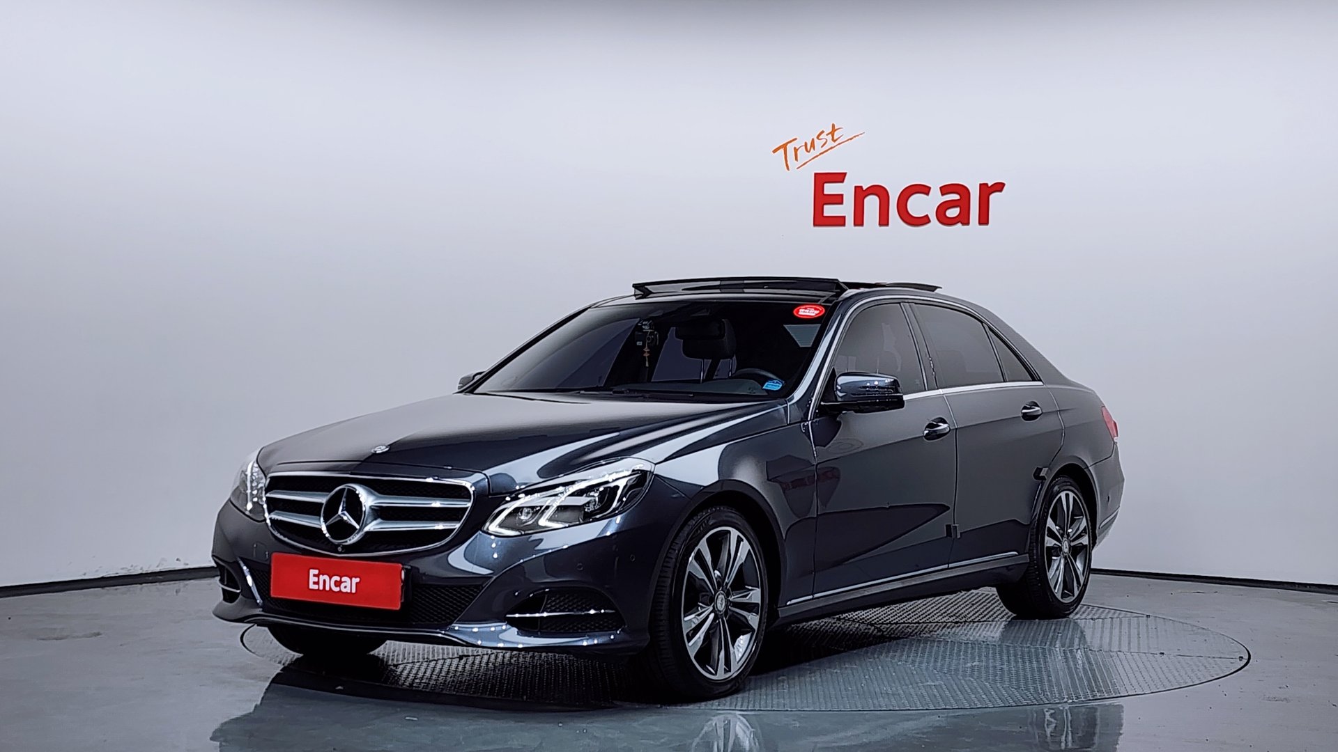 MERCEDES-BENZ E-CLASS - View 1