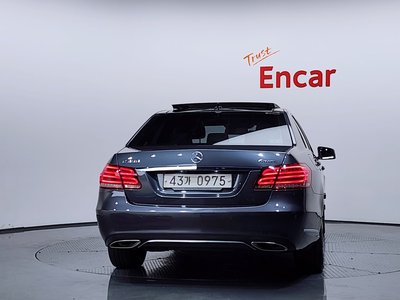 MERCEDES-BENZ E-CLASS - 3