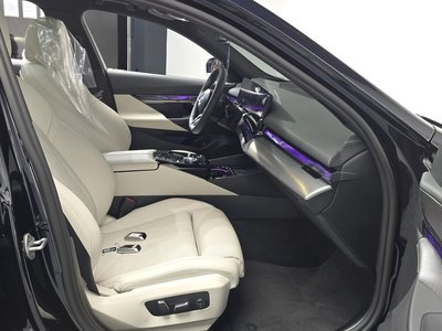 2025 BMW 5 SERIES — миниатюра 16