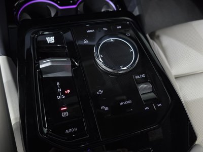 2025 BMW 5 SERIES — миниатюра 12
