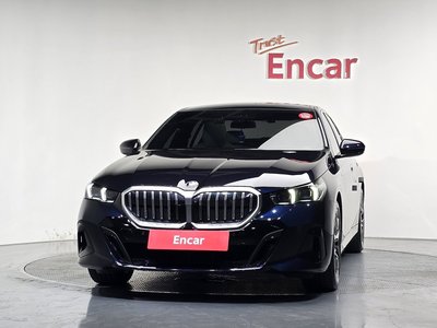 2025 BMW 5 SERIES — фото 2