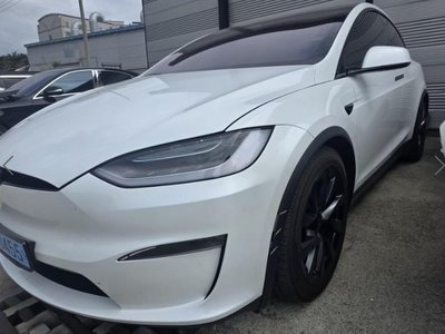 TESLA MODEL X - 3