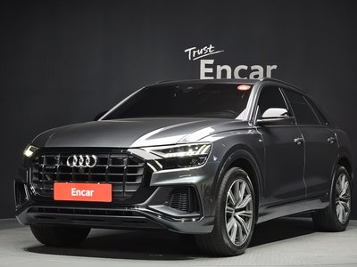 AUDI Q8 - 1