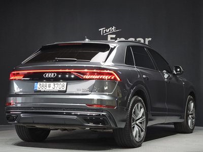 AUDI Q8 - 4
