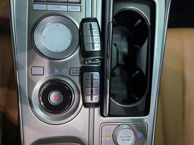 2022 Genesis GV80 thumbnail 16