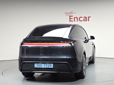 TESLA MODEL Y - 4