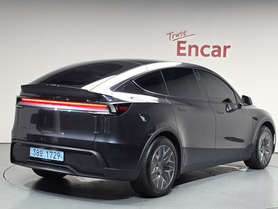 TESLA MODEL Y - 2