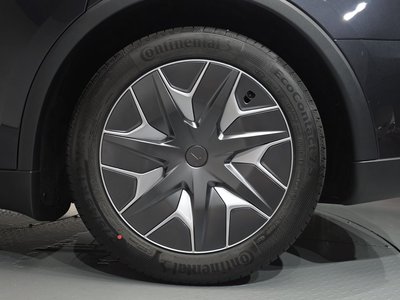 TESLA MODEL Y - 8