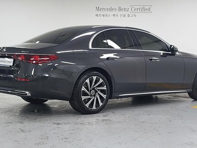 MERCEDES-BENZ E-CLASS - 4