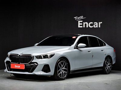 صورة 1 لـ 2025 BMW 5 SERIES