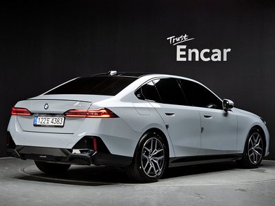 صورة 4 لـ 2025 BMW 5 SERIES