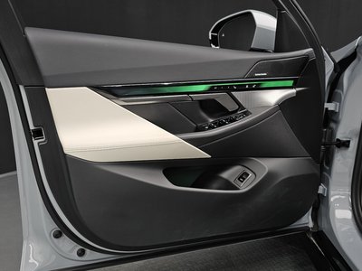 صورة مصغرة 14 لـ 2025 BMW 5 SERIES